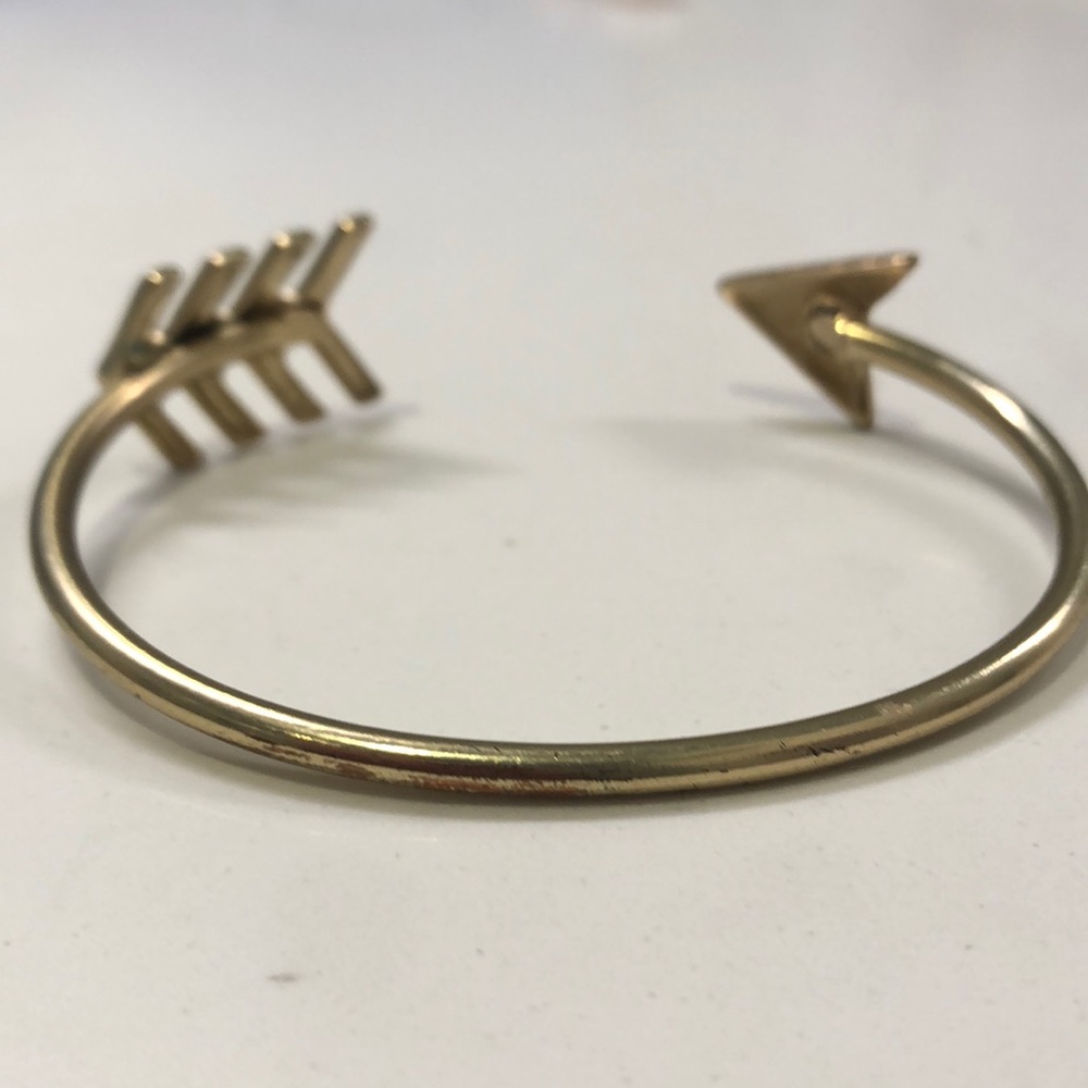 Gold Arrow Bracelet - Picture 4 of 8